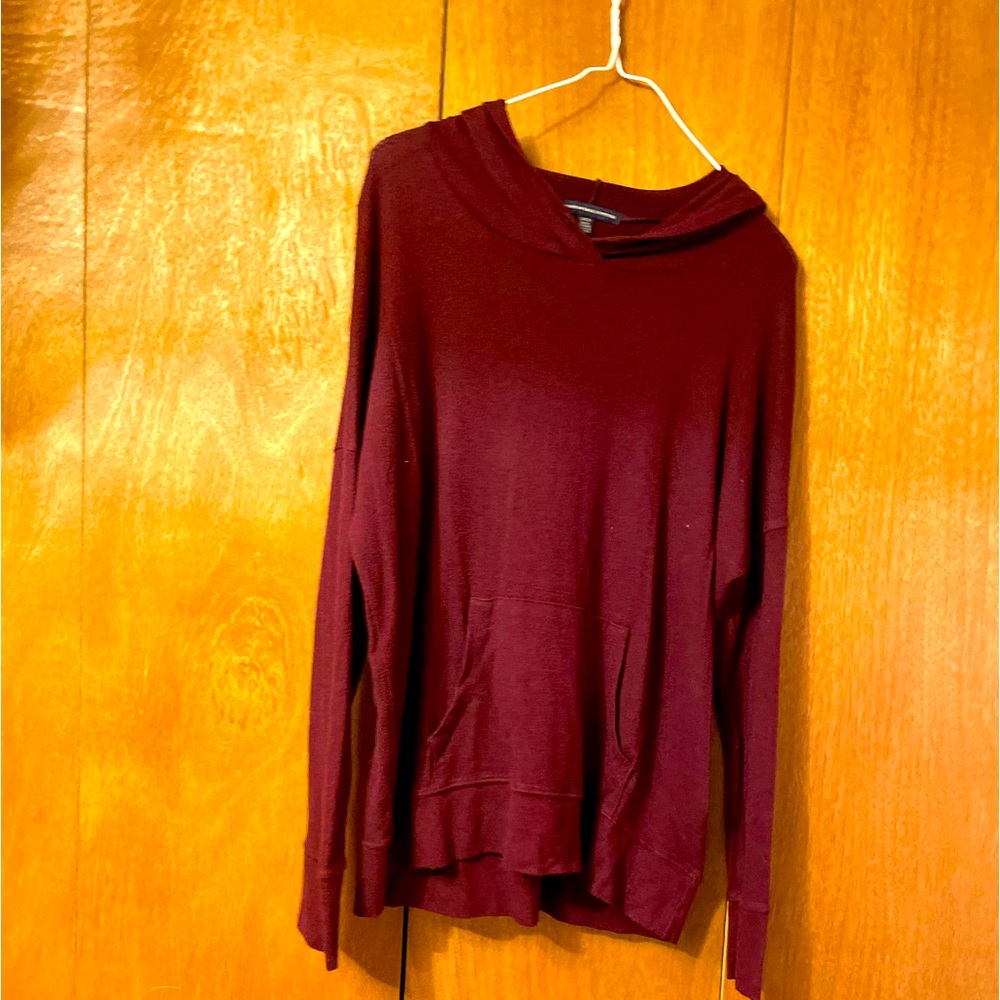 American Eagle Outfitter long sleeve top with hood and pockets